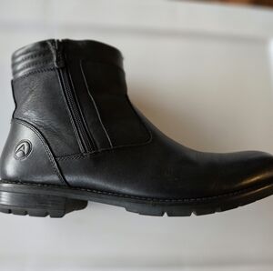 Artica Waterproof Boots Sz 9